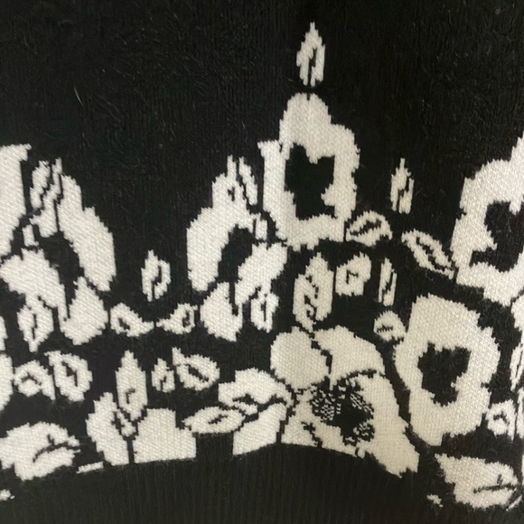 Nicole Miller Black and White Floral Sweater - Picture 5 of 5